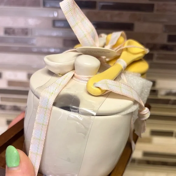 Rae Dunn Peep Ceramic Salt and Pepper Jars With Spoons NWT - Picture 7 of 8